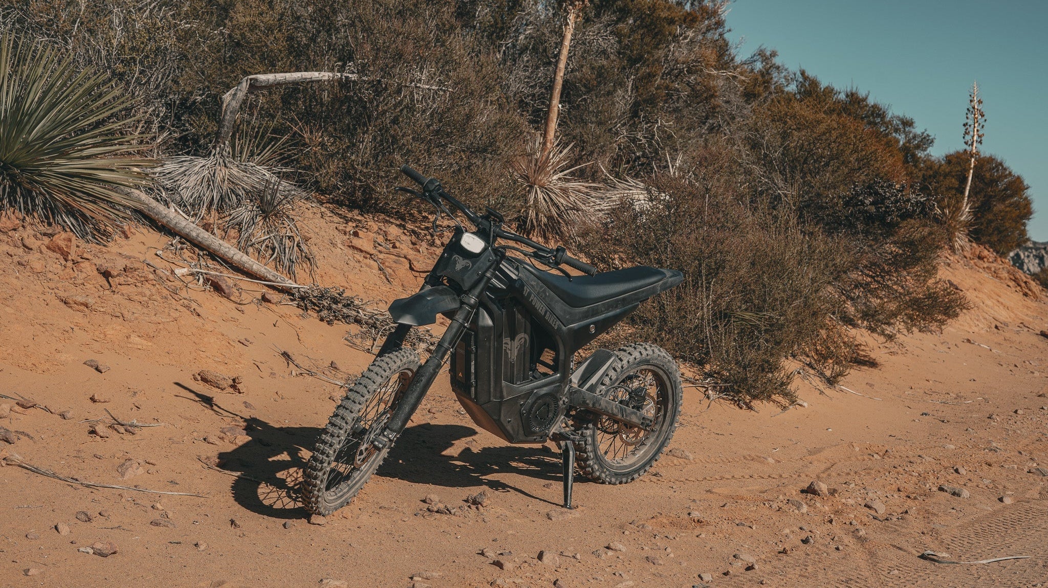 Electric Dirt Bike vs Gas Dirt Bike: Cost, Speed & Maintenance Compared