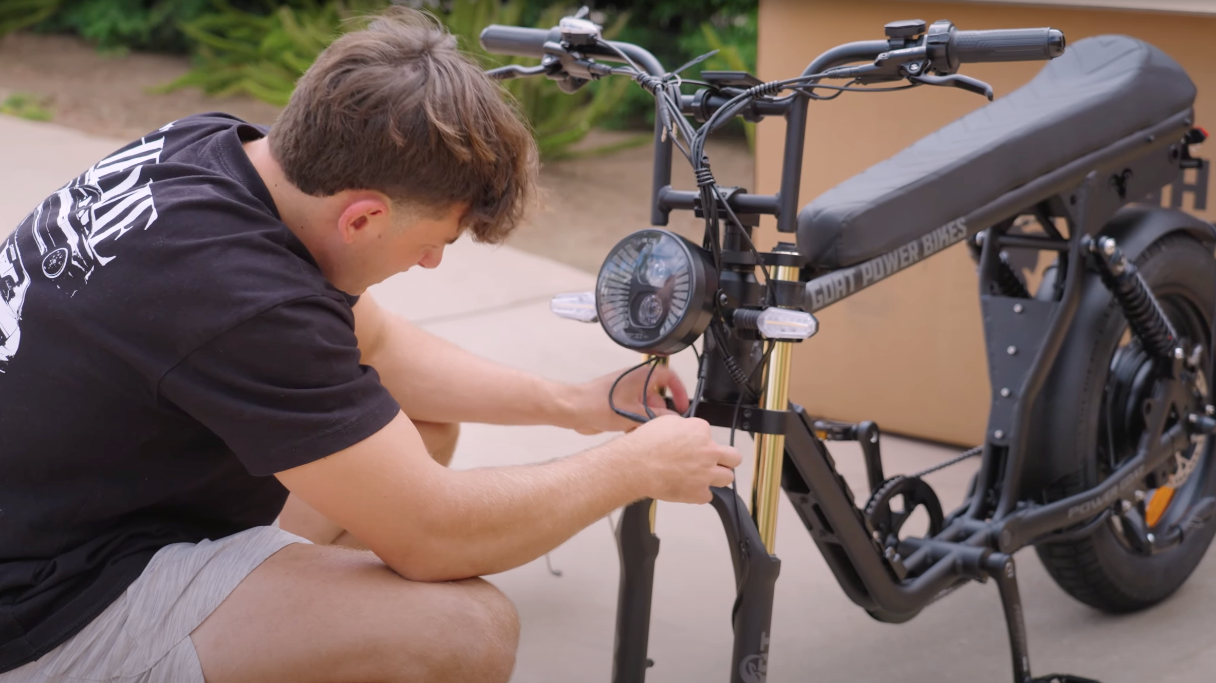 How To Assemble The Power Goat V3 E-Bike With A Professional Mechanic