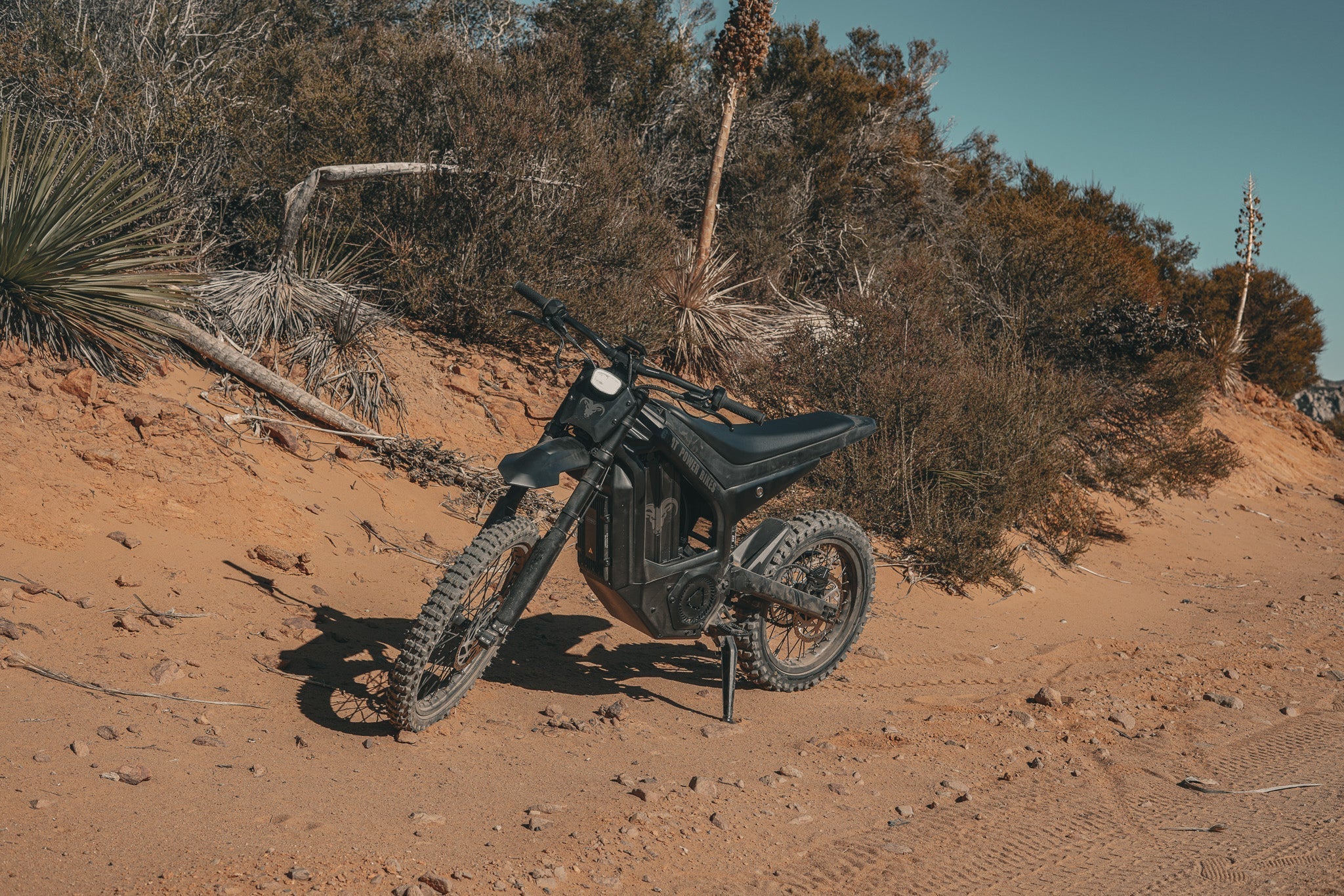 Electric Dirt Bike vs Gas Dirt Bike: Cost, Speed & Maintenance Compared